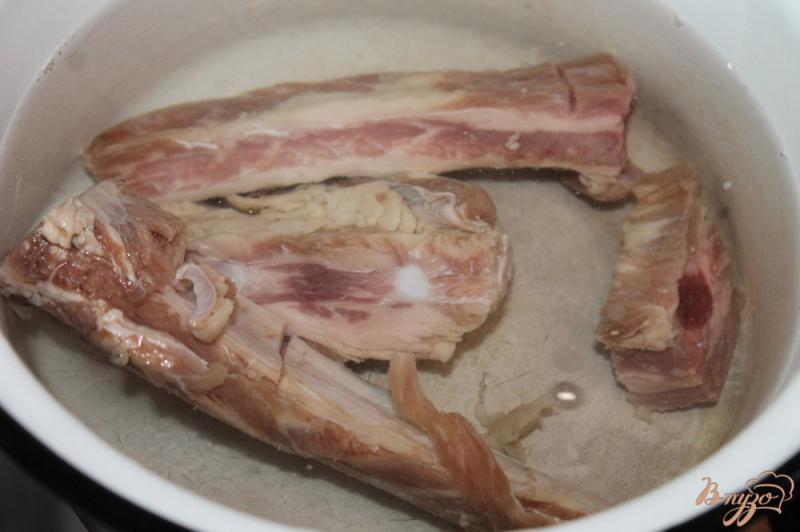 Фото приготовление рецепта: Украинский борщ с свиными ребрами шаг №2