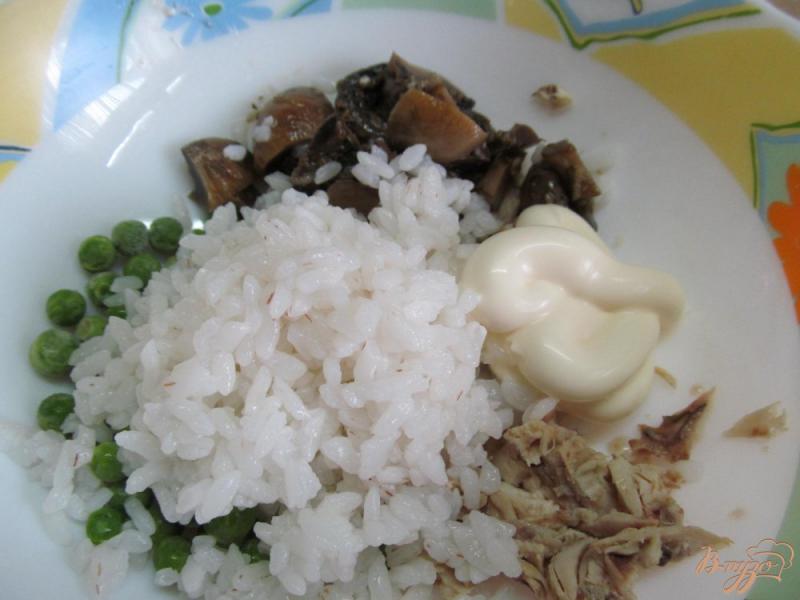 Фото приготовление рецепта: Салат из риса с курицей шаг №4