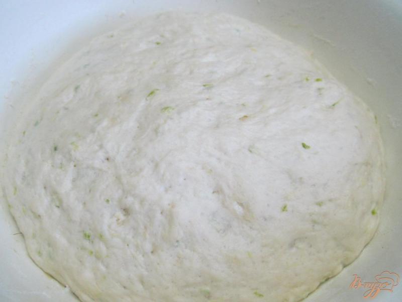Фото приготовление рецепта: Хлеб с замороженным кабачком шаг №7