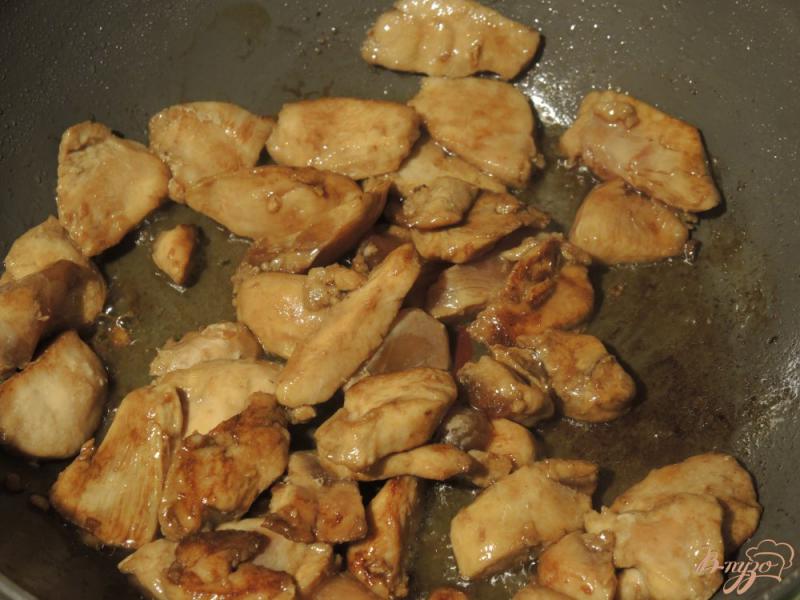 Фото приготовление рецепта: Гречневая лапша (соба) с курицей и овощами шаг №8
