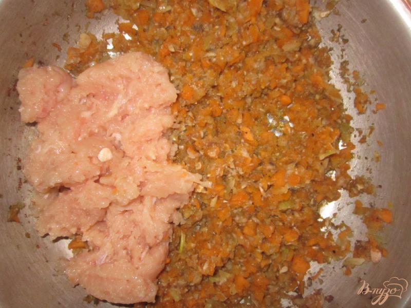 Фото приготовление рецепта: Куриные котлеты с грибами шаг №5
