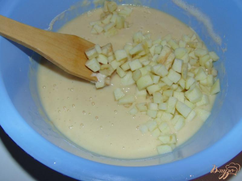 Фото приготовление рецепта: Лимонные кексы с яблоком шаг №5
