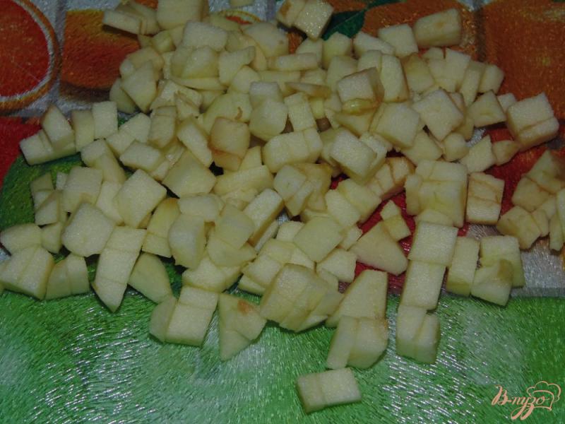 Фото приготовление рецепта: Лимонные кексы с яблоком шаг №4