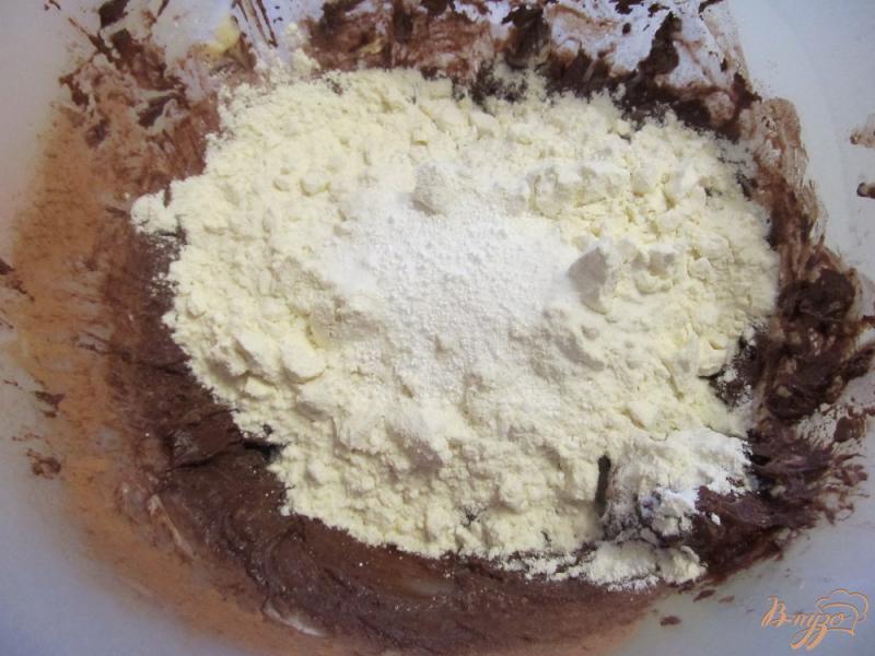 Фото приготовление рецепта: Шоколадное печенье с начинкой шаг №5