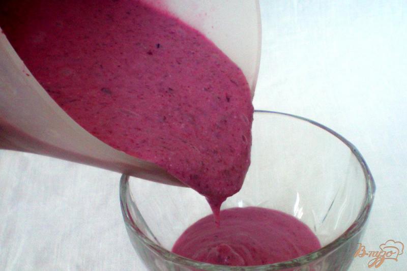 Фото приготовление рецепта: Смузи из ягод, с творогом и белковым кремом шаг №2