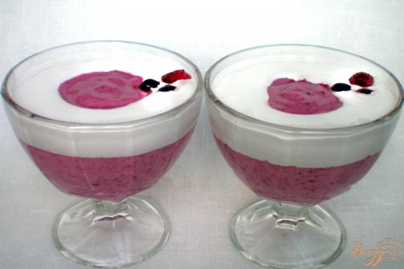 Фото приготовление рецепта: Смузи из ягод, с творогом и белковым кремом шаг №5