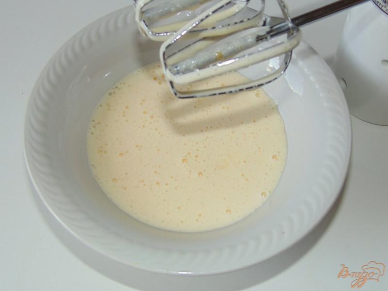Фото приготовление рецепта: Кексы на молоке с красной смородиной шаг №1
