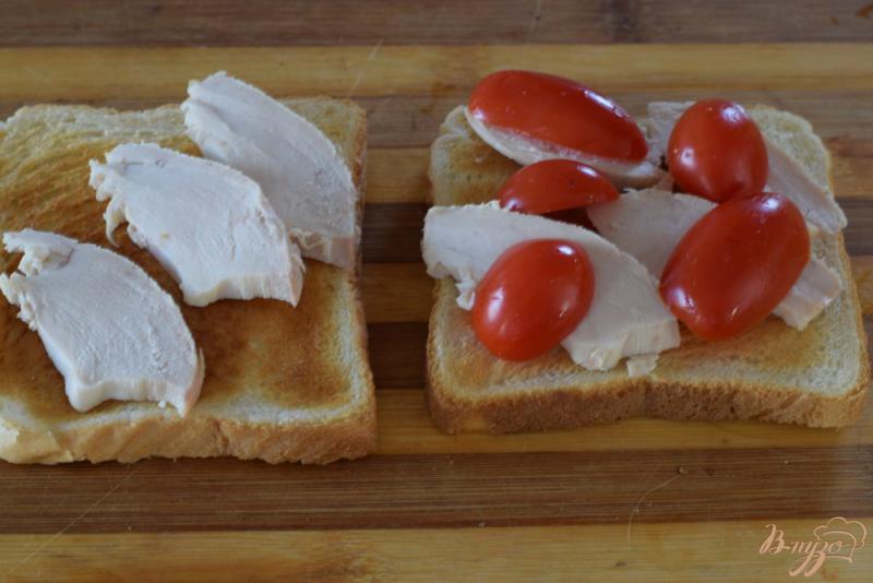 Фото приготовление рецепта: Бутерброд с куриной грудкой и горчицей шаг №3