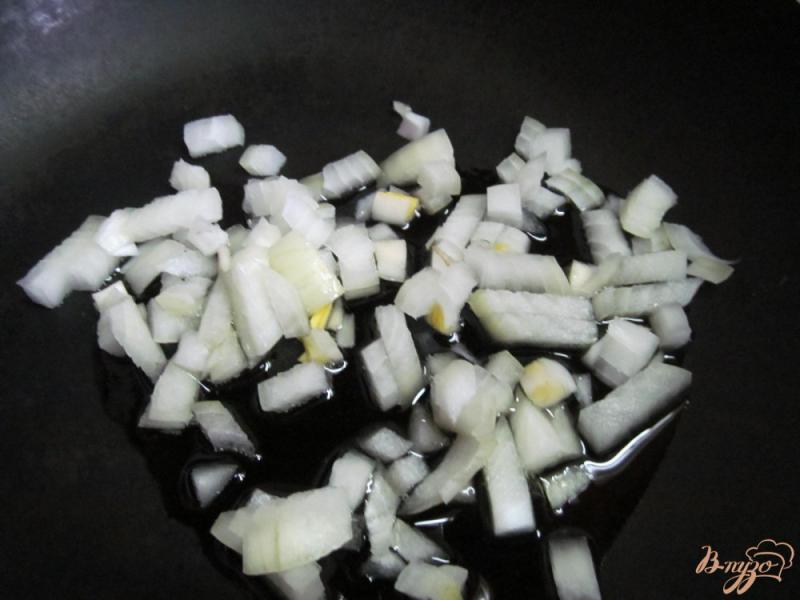 Фото приготовление рецепта: Макароны под соусом на водке шаг №1