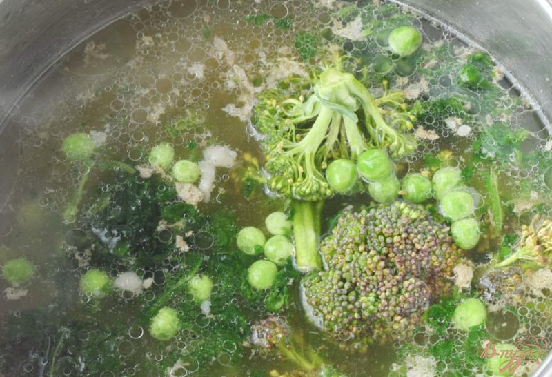 Фото приготовление рецепта: Диетический суп с брокколи шаг №3