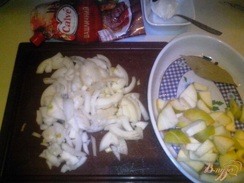 Фото приготовление рецепта: Печень с яблоком по-строгановски шаг №2