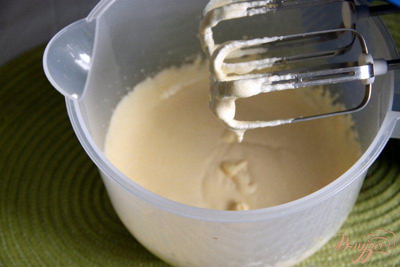 Фото приготовление рецепта: Мраморный кекс с шоколадом шаг №3