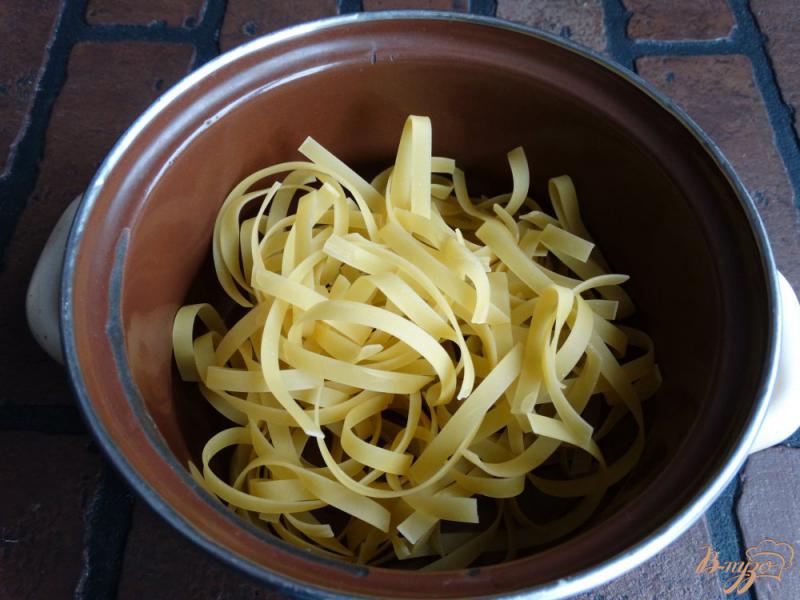 Фото приготовление рецепта: Паста в сливочно-шпинатном соусе с кедровыми орешками шаг №1