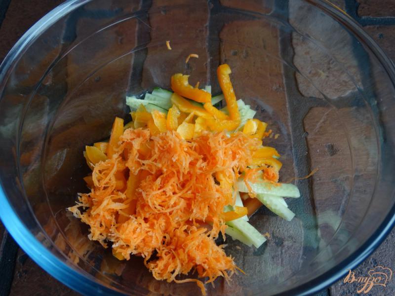 Фото приготовление рецепта: Салат с рисовой лапшой и овощами по-корейски шаг №4