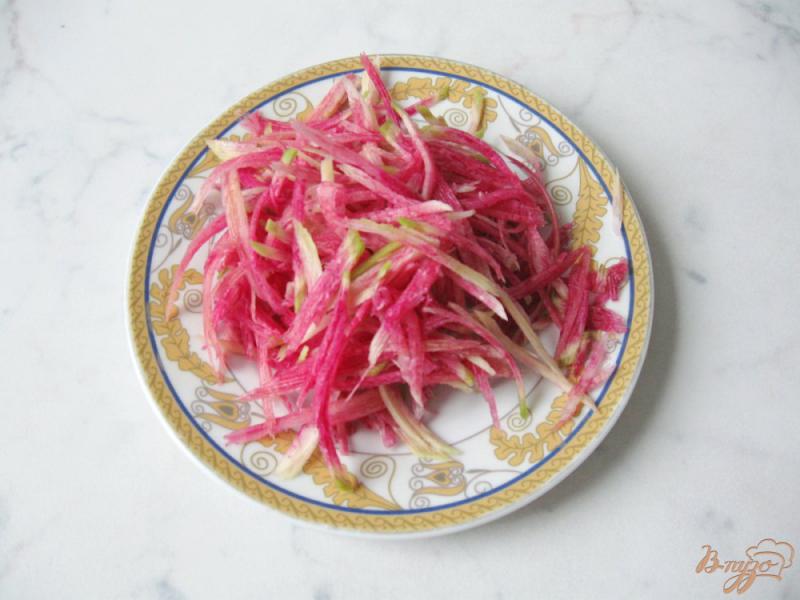 Фото приготовление рецепта: Салат из редьки с тыквой и соевым соусом шаг №1