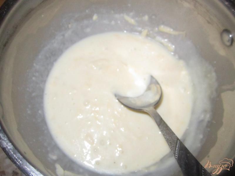 Фото приготовление рецепта: Макароны с сырным соусом шаг №4