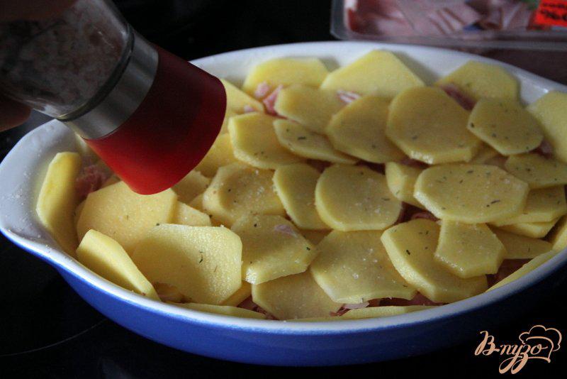 Фото приготовление рецепта: Картофельная «лазанья» с ветчиной шаг №4
