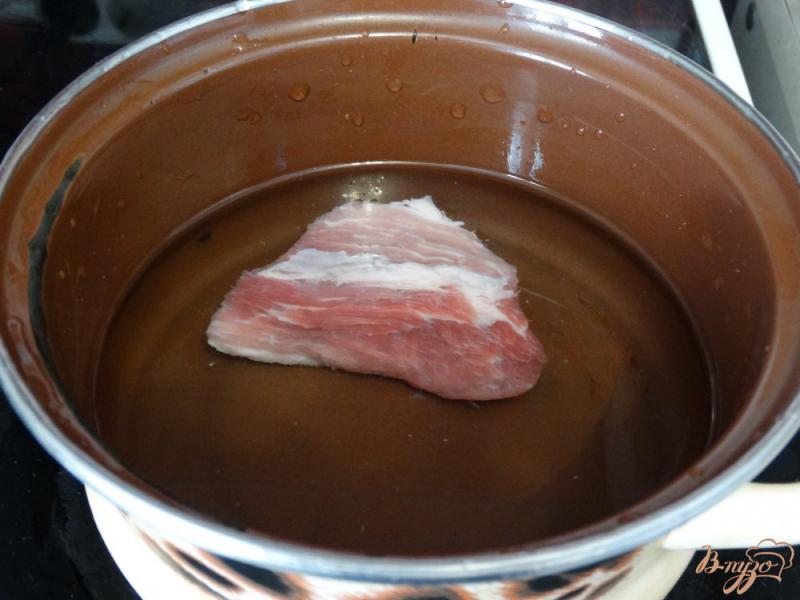 Фото приготовление рецепта: Суп с орзо и сельдереем на мясном бульоне шаг №1