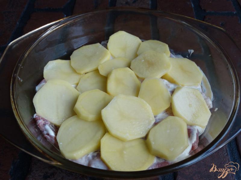 Фото приготовление рецепта: Мясо по-французски со сметанно-горчичным соусом шаг №7