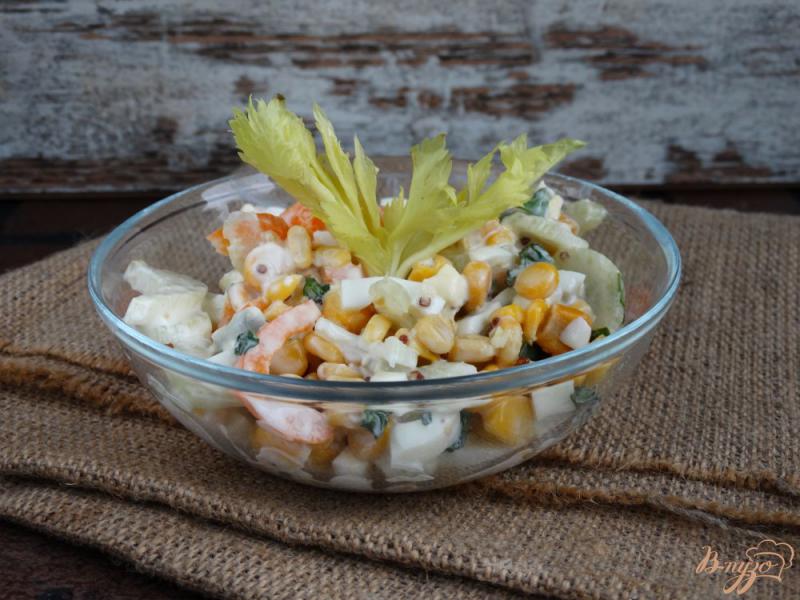 Фото приготовление рецепта: Салат с кукурузой и сельдереем шаг №6
