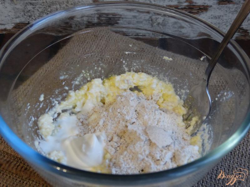 Фото приготовление рецепта: Сырники с грибной начинкой шаг №2