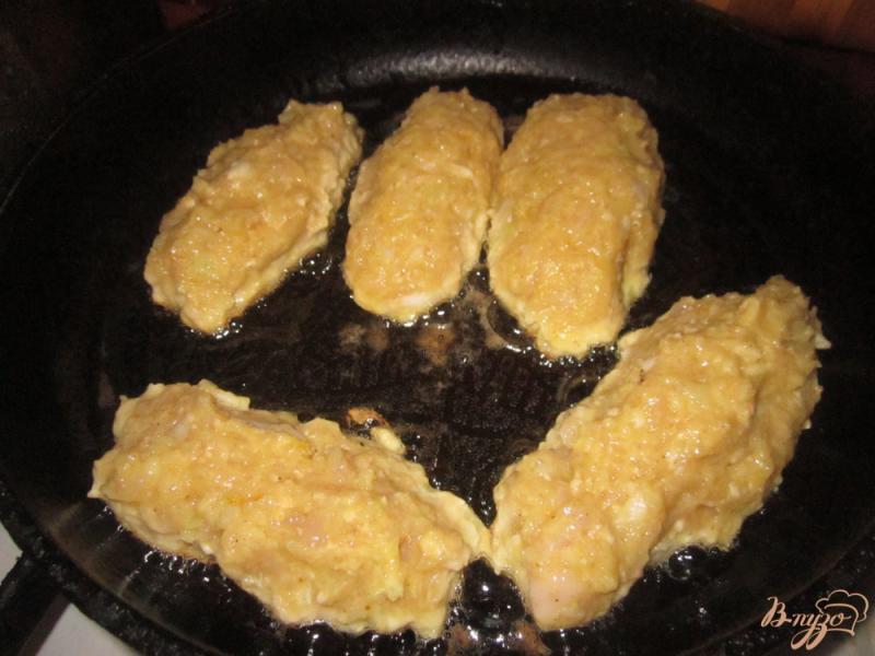 Фото приготовление рецепта: Куриные котлеты с овсянкой шаг №5