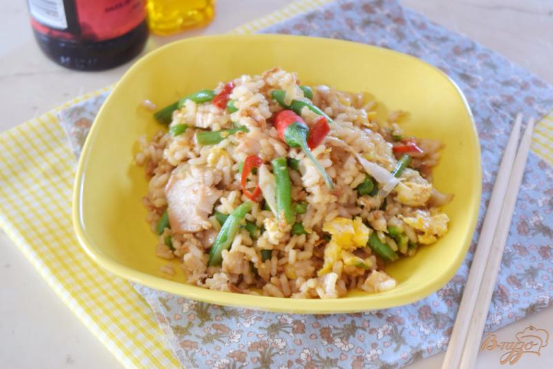 Фото приготовление рецепта: Жареный рис с курицей шаг №6