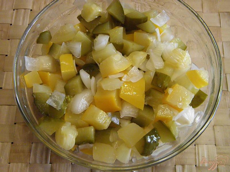 Фото приготовление рецепта: Зимний салат к жареному картофелю шаг №7