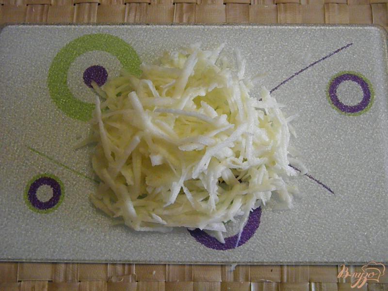 Фото приготовление рецепта: Розовый салат из свеклы и яблока шаг №2