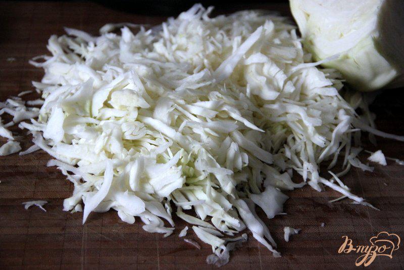 Фото приготовление рецепта: Салат из капусты с заправкой из брынзы шаг №1