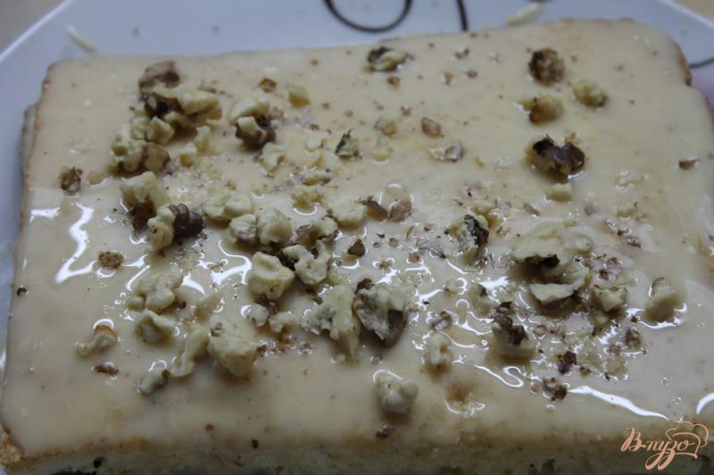 Фото приготовление рецепта: Бисквитный торт с творожной начинкой и киви в шоколаде шаг №13