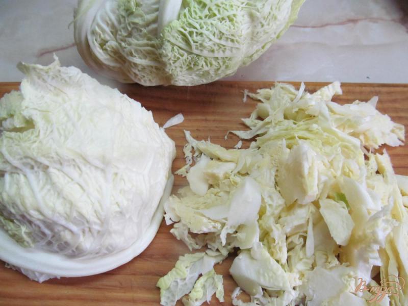 Фото приготовление рецепта: Салат из макарон с капустой шаг №3