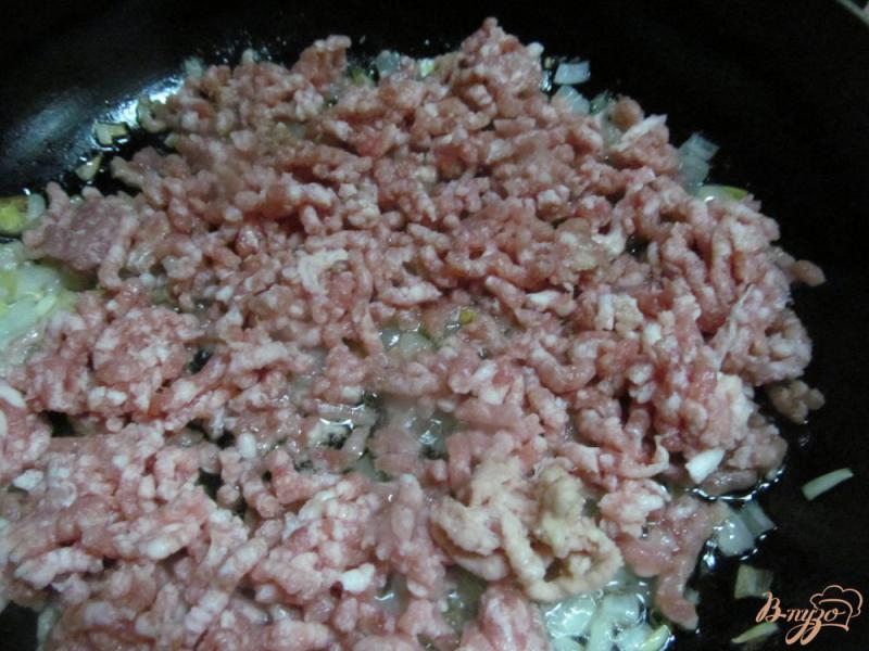 Фото приготовление рецепта: Блины с мясом и брынзой шаг №5
