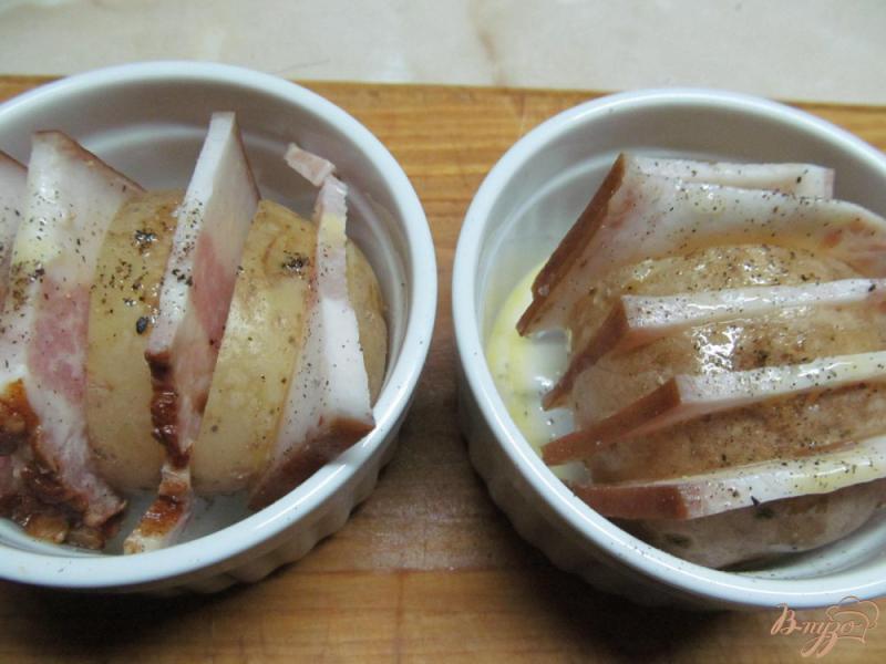 Фото приготовление рецепта: Картофель гармошка с беконом шаг №2