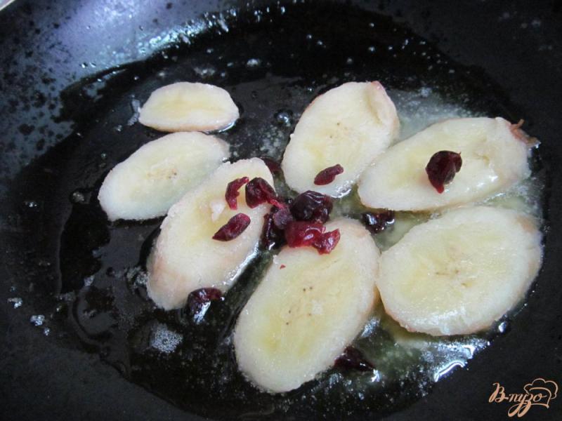 Фото приготовление рецепта: Блины под банановым соусом шаг №5