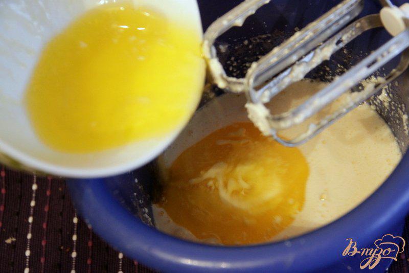 Фото приготовление рецепта: Творожно-маковый кекс с красной смородиной шаг №2