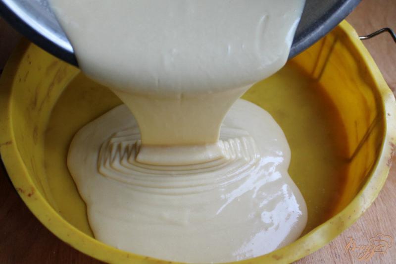 Фото приготовление рецепта: Медовый пирог с клубничным кремом шаг №4