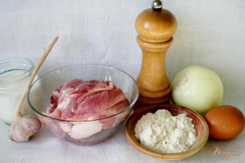 Фото приготовление рецепта: Фрикадельки с йогуртом и чесноком шаг №1