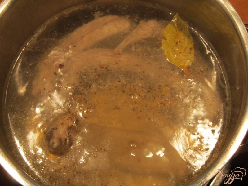 Фото приготовление рецепта: Тушеный картофель со свиными ребрышками шаг №7