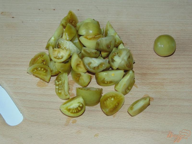 Фото приготовление рецепта: Салат из квашеных зеленых помидоров и маринованной капусты шаг №1