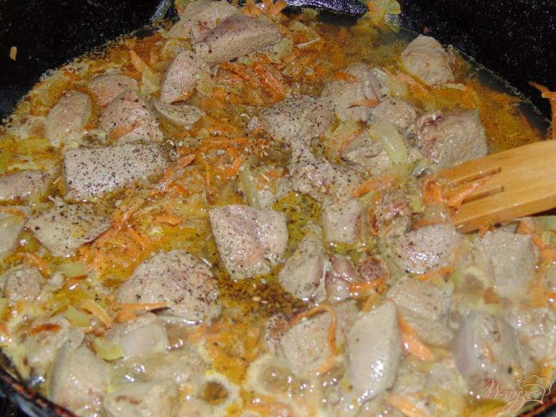 Фото приготовление рецепта: Паста орзо с говяжьей печенью и овощами шаг №5