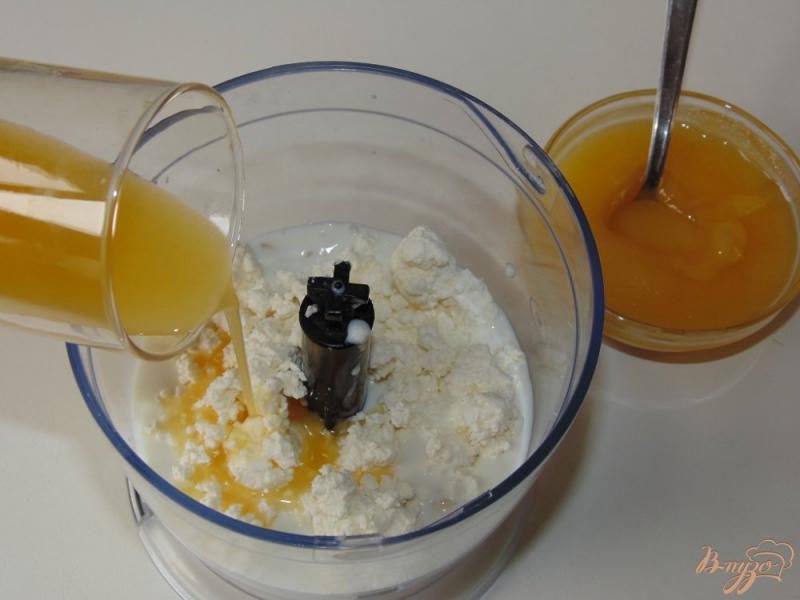 Фото приготовление рецепта: Творожно-апельсиновый десерт с овсяными хлопьями шаг №5
