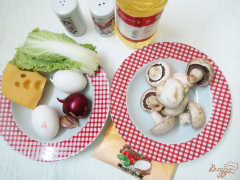 Фото приготовление рецепта: Салат из сыра, грибов и яиц шаг №1