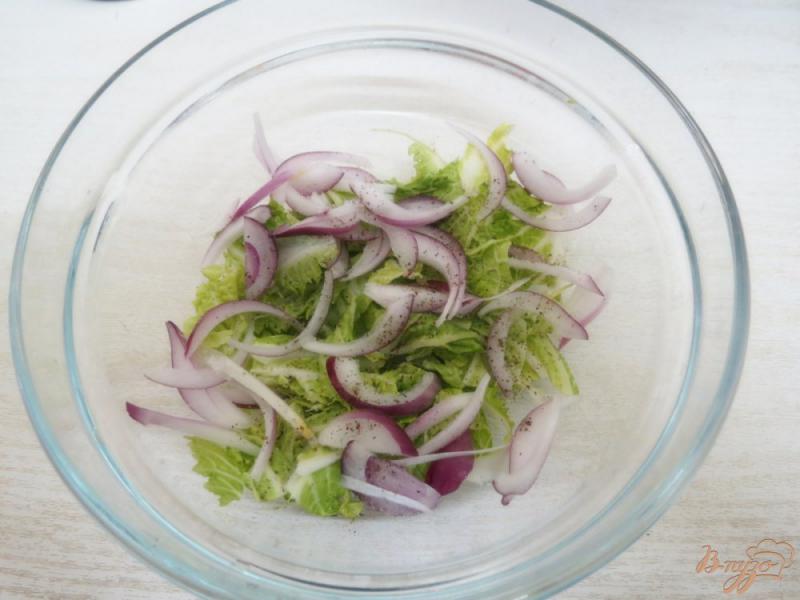 Фото приготовление рецепта: Салат из сыра, грибов и яиц шаг №6
