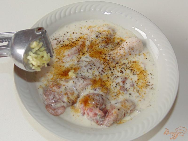 Фото приготовление рецепта: Маринованное мясо птицы в кефире запеченное с картофелем шаг №2