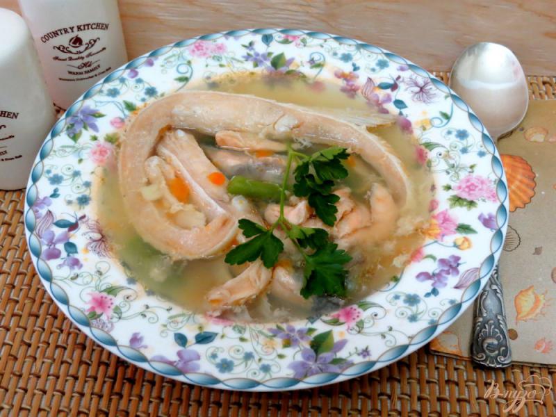 Фото приготовление рецепта: Суп из брюшек лосося со стручковой фасолью шаг №8