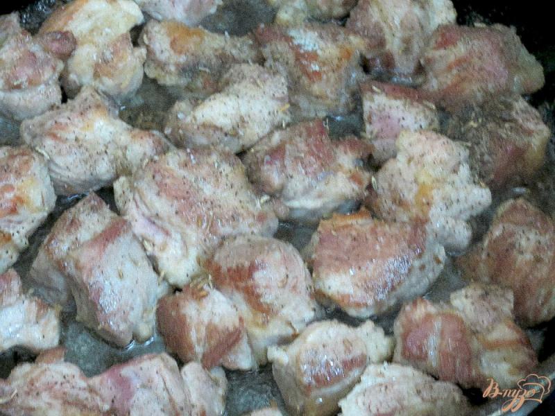 Фото приготовление рецепта: Свинина с овощами шаг №4