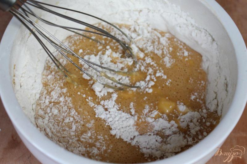 Фото приготовление рецепта: Медовое печенье с тыквой и семечками шаг №4