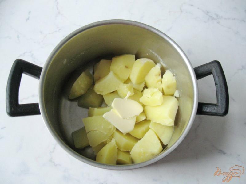 Фото приготовление рецепта: Картофельное пюре со шпинатом и чесноком шаг №2