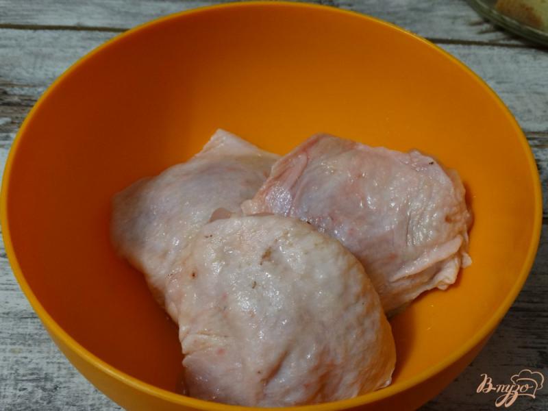 Фото приготовление рецепта: Курица запеченная с хлебом шаг №3